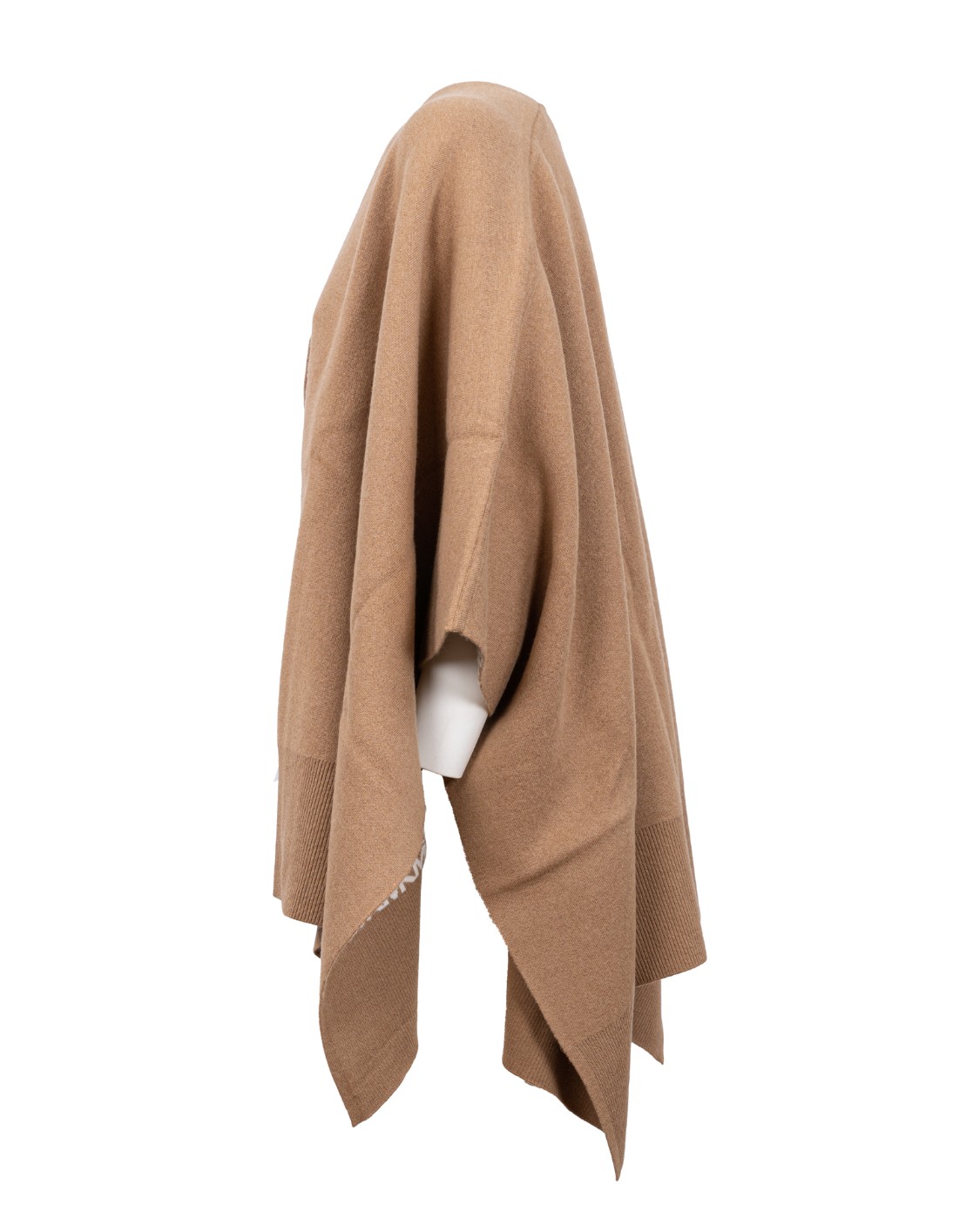 shop MICHAEL KORS Saldi Mantella: Michael Kors mantella in lana.
Composizione: 45% Lana 36% Viscosa 14% Nylon 4% Cashmere 1% Elastan.
Fabbricato in China.. MU260DA6JQ-214 number 3165506
